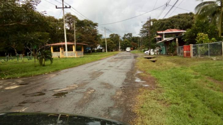 Across from small park is the only store with beer and rum in Caldera Across from small park is the only store with beer and rum in Caldera